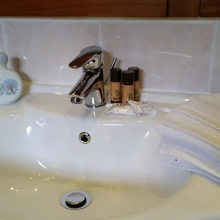 Oda ve Kahvaltı La Lacia 4*